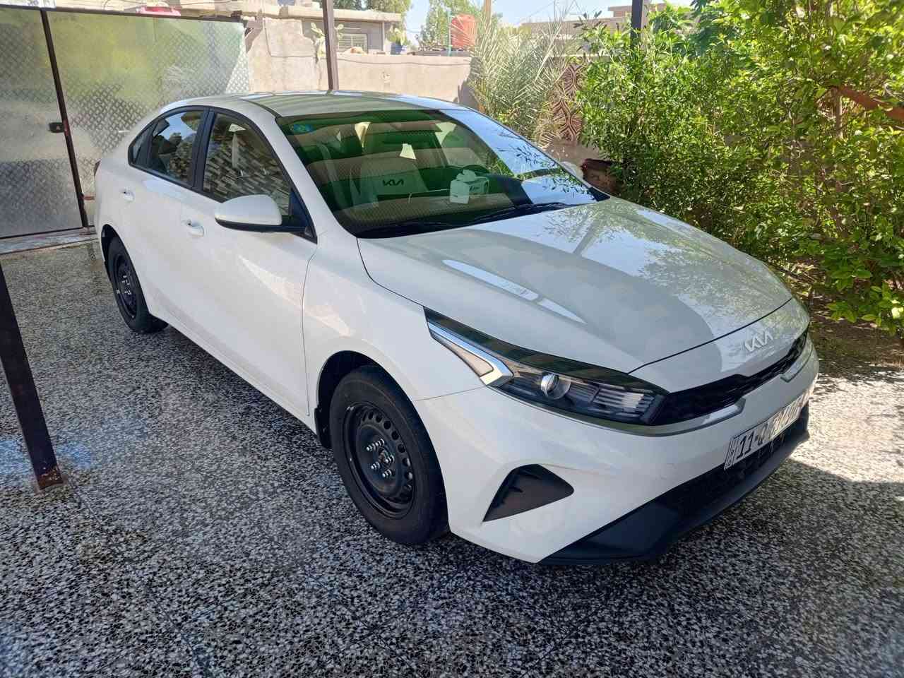 السلام عليكم للبيع كيه سيراتو 2024 مكينه 2000 ماشيه 21الف مكفوله كفاله عامه مابيها ايملاحضه مكاني بغداد ***********
