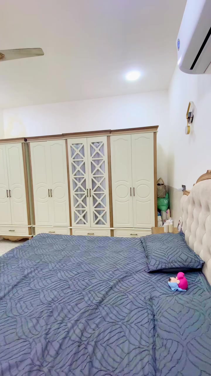 دار للبيع
خلف السدة بداية الجمعيات 
فتحة الجامع المحروك 
بناء سنة ٢٠٢٣
مساحة الدار 
٥*٢١
١٠٠ متر 
للاستفسار الاتصال على الرقم واتساب 
***********
