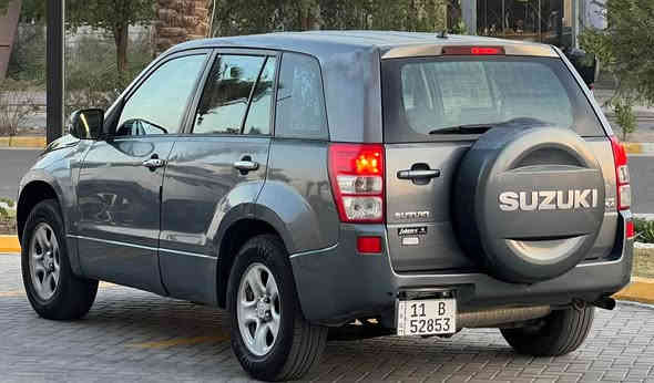 سازوكي كراند فيتاره ٢٠٠٧ رقم بغداد دولي باسمي سنوية وهزة جدد 
صدر وتخم تاير وباتري كله جديد بدون ضرر فقط البنيد وموجود صورته من انطخ بايدي موجودة صوره تبريد ثلج محرك ٢٧٠٠ ستة سلندر ماشية ١١٦ الف ***********
السعر ٧٣$ وبيها مجال 
مكاني بغداد حي الجهاد الجاد بالشراء يتصل بغداد

