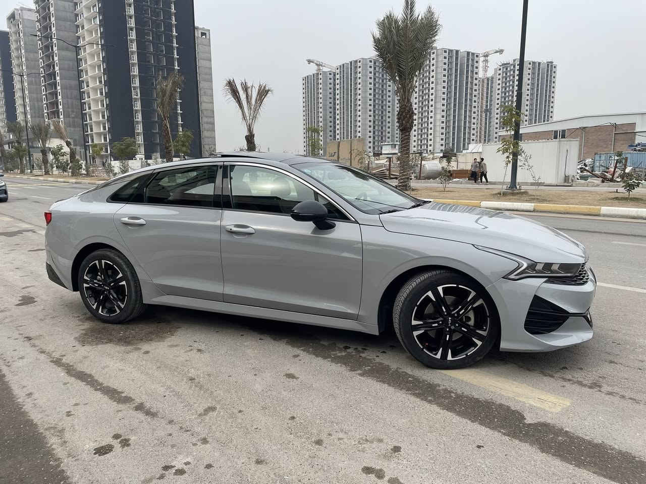 السلام عليكم
للبيع k5 2022 gt line 
فول مواصفات 1/1
لون اسمنتي
ستيرن D
بصمة + تشغيل عن بعد
بانوراما
شاشة كبيرة
شكنات جلد احمر
تدفئة كشنات + ستيرن
كشن كهرباء
رادارات 360ْ
تحديد مسار ونقطة عمياء
مصابيح امامية + خلفية led
وباقي مواصفات gt line المعروفة
رقم بغداد بأسمي تحويل ثاني يوم
ماشية 24mi الف حقيقي
السيارة ليبل واحد بدون صبغ فقط بارد وموضح 
بالصور ومرفق السونار ايضاً
ايرباك بردة فقط وراجع
السيارة جديدة وكاملة مناقصها اي شي
رقم الشاصي 5xxg64j25ng164757
مكان بغداد/حي الحسين
السعر 175$ وبيها مجال بسيط
للاستفسار ***********
