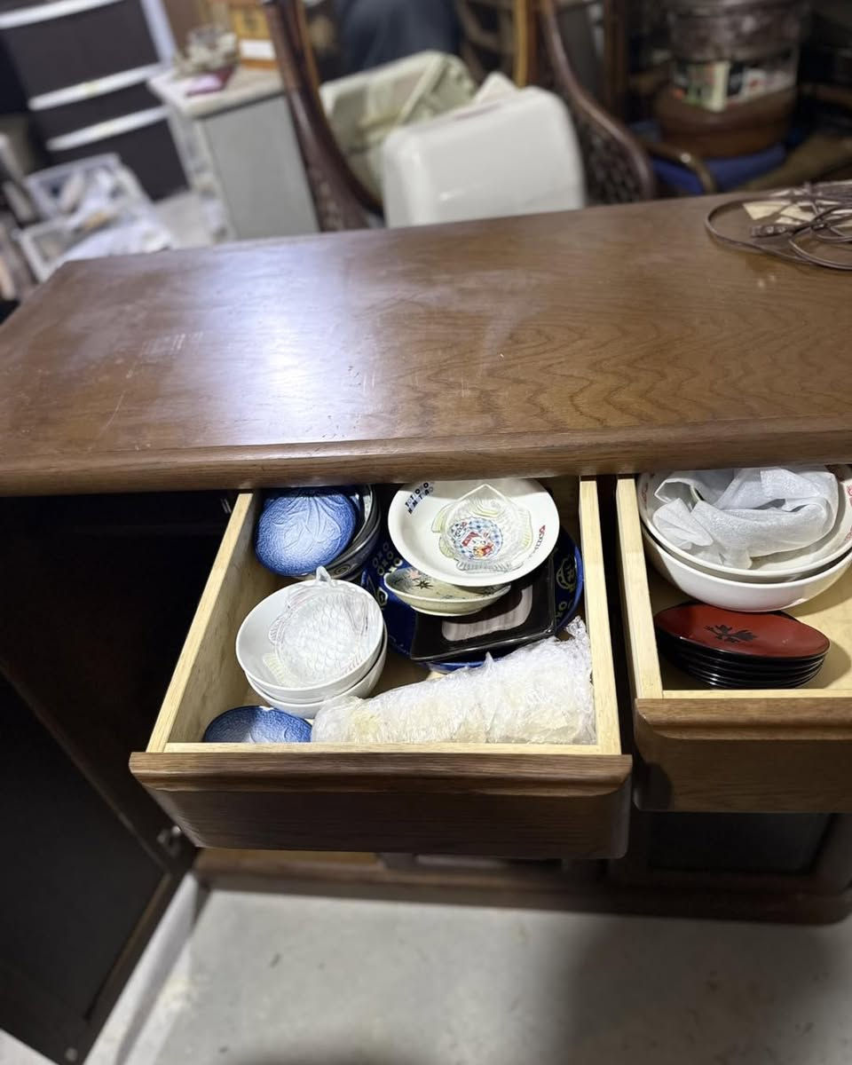 ميز باله
خشب بلوط
صناعه ياباني
يحتوي على تايرات سهل الحركه والتنقل
لونين

توجد خدمه توصيل 
للحجز مراسله الصفحه او الاتصال
🌹مدينه ألعاب المدهش مجاور مطعم ابو صفاء تحت جسر العبور المعلق ***********🌺
