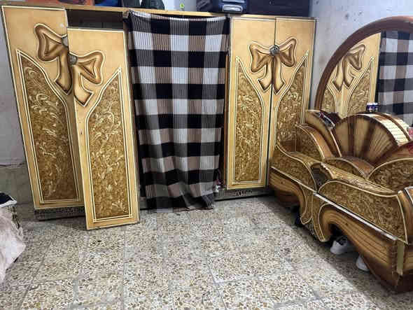 غرفتين نوم وحده مصريه وحده تركيه  أبيع حطب ثنيناتهن ب٢٠٠الف  مكاني نجف الكوفه دور الحوزه  تجي تفتحهن وتأخذهن 
***********
