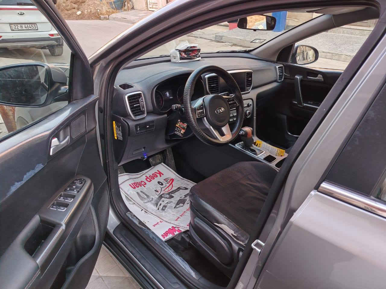 السلام عليكم من رخصت الدمن
اسبورتج موديل 2021
ماشيه 75000 ميل 
وارد امريكي رقم اربيل 
ضرر السياره بس الدعاميه الماميه بدون شواصي و الغود السياره كفاله عامه 
مواصفات السياره
 شاشه جبيره 
سياقه ذاتيه 
و باقي المواصفات معروفه 
سعر السياره ١٨٥ و بيه مجال 
التواصل واتساب او على الرقم 
***********
