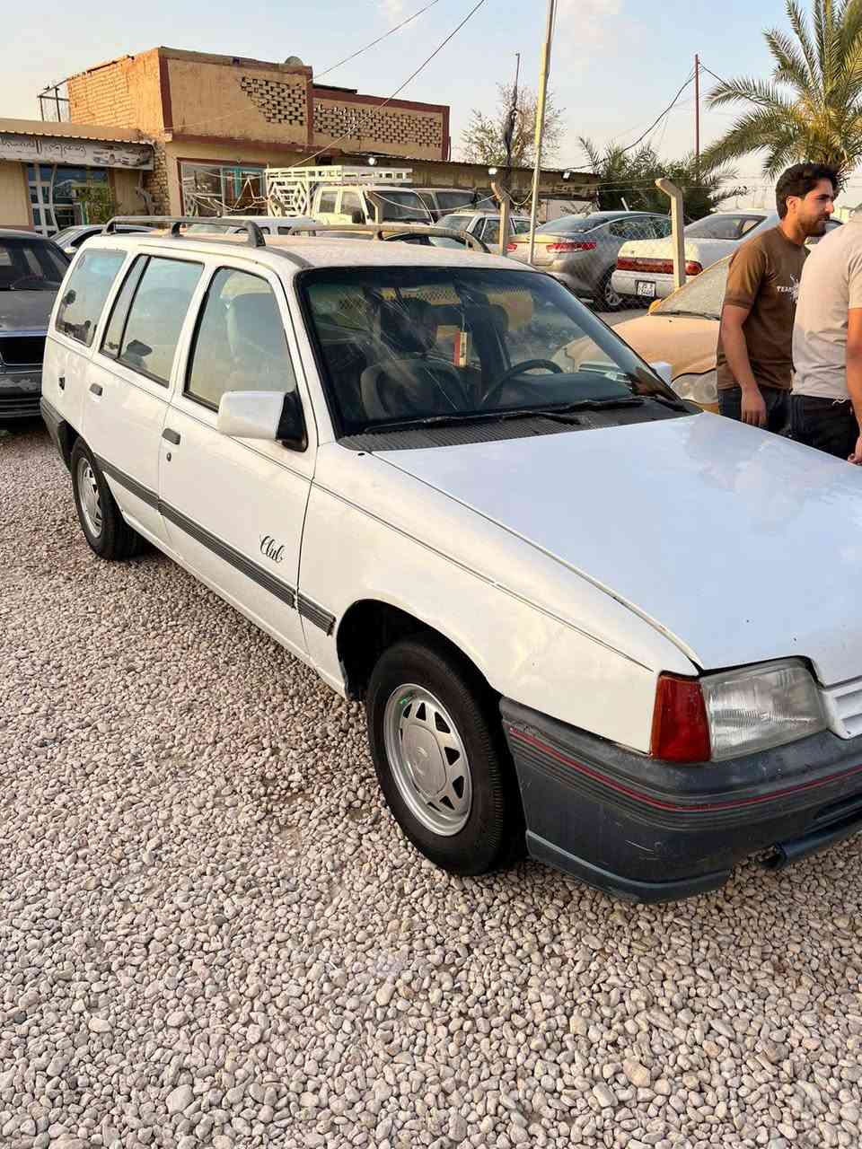 السلام عليكم أوبل كاديت 1991 رقم قادسيه صاحبه الشرعي موجود كفاله َمن الضربه بيها مكانات صبغ محرك 1600 جديد تخم تاير حداديه تمام السعر 22 ***********
