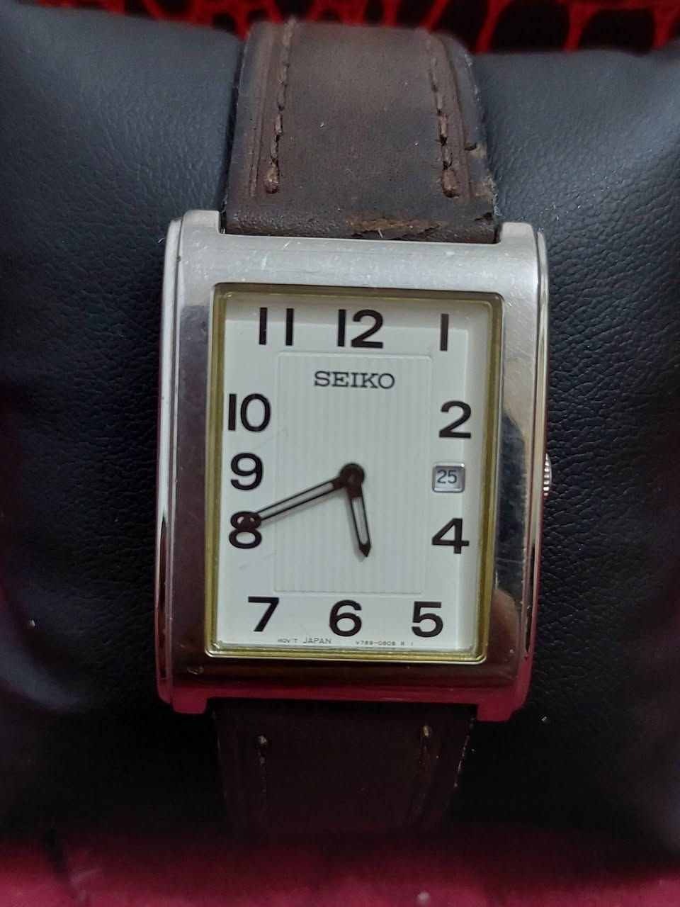 ساعة قديم البيع سعر خاص رقم ***********
