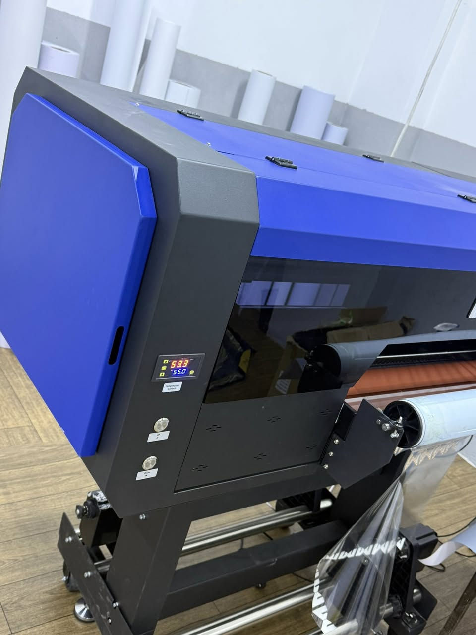 السلام عليكم، 

طابعة UV-DTF قياس ٦٠سم، الجهاز جديد و نظيف كلشي مابي جايبة للبيع، و صارلي اسبوع مشغلة طباعة بدقة عالية و يوجد بيها ثلاث هيدات نوع i3200-U1 
تفحص و تشوفه بنفسك يلا تاخذه. 

مكاني زاخو
***********
