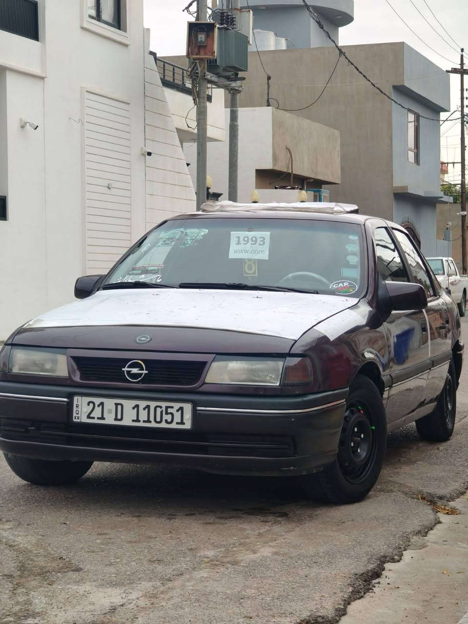 سلام عليكم
أوبل فكترا موديل 1993.
 حجم 20 اوتماتيك. 
جام كهربائي سلايت كهربائي.
كير بشرط محرك بشرط شلعه وبطناش بشرط. 
أربع بيبان صاج جديد كشنات جديد. هزه وبراد ورقم جديد صارله اسبوع مجددهن رقم سليمانيه سياره بسمي شرط التحويل. كهربائي وحداديه بشرط. صدر امامي دبلات جديد
سياره ما بيه اي نقص. 
بيه ضربه جاملغ خلفي بدون دواخل. 
مكان السياره كركوك 
رقم الهاتف : *********** 
رقم واتساب : ***********

السعر : 50 وبي مجال
