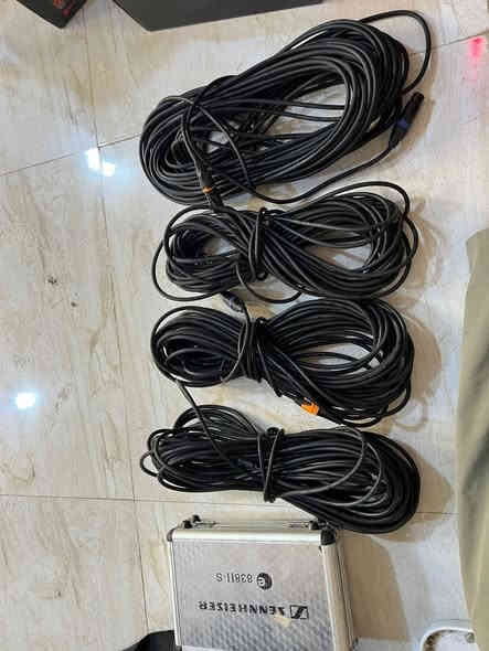 زوم صوت ٨ نضيف جداً 

وياها جنطته 

وياها خامات عدد ثنين 

ومايكات عدد ٤
وايرات عدد ٤ طول الواحد منهم ٢٠ متر 

سعرهم ٦٥٠ اخوان يفيد اخوانه المواكب المايكات والوايرات وازوم 

رونن RS3pro 

حقيبته وغراضه كلهم موجودات 

سعره ٧٥٠ 

مكاني ذي قار مركز المحافظه 
***********
