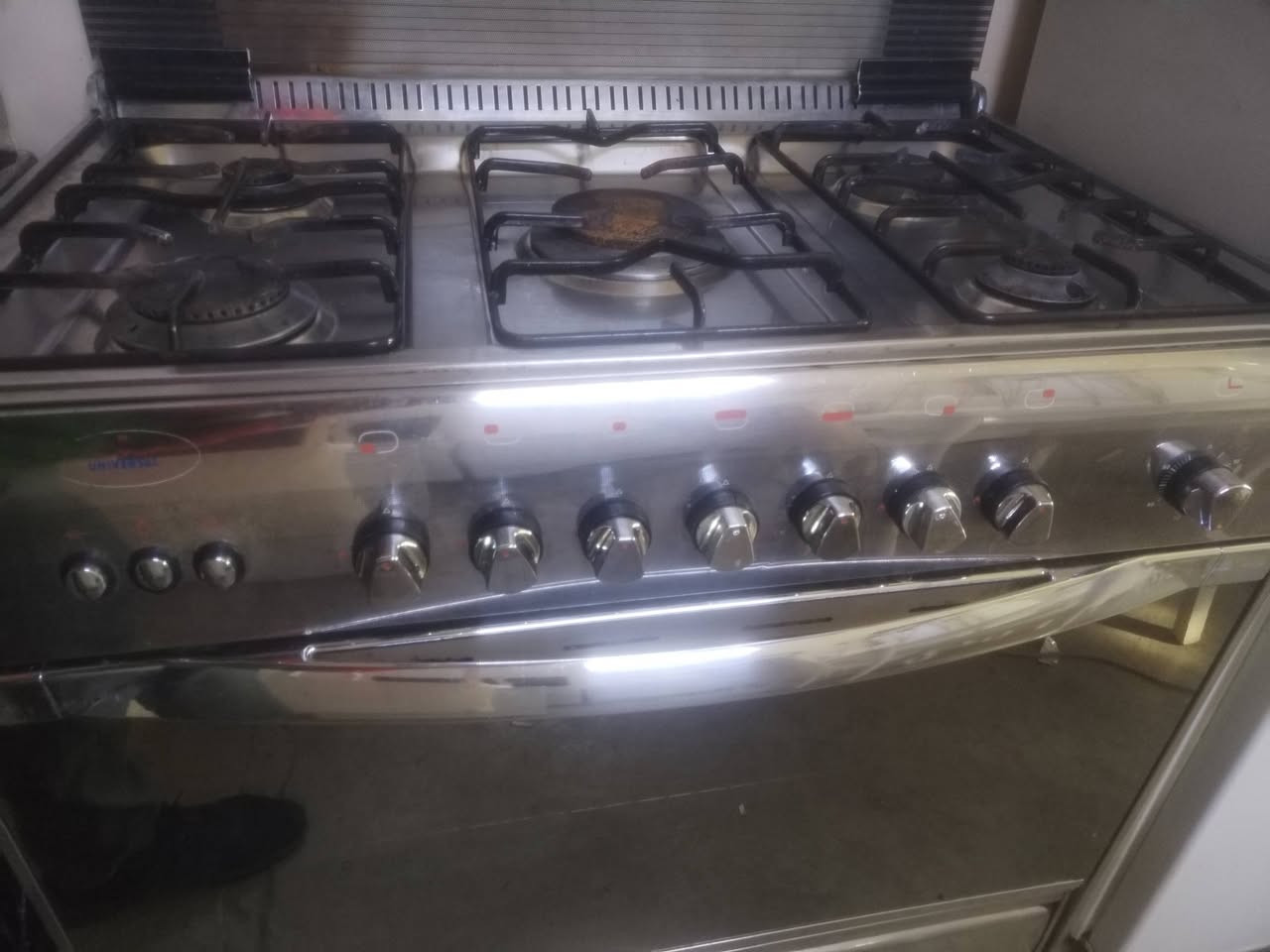 طباخ 5عيون كلش نضيف للبيع *********** ***********
