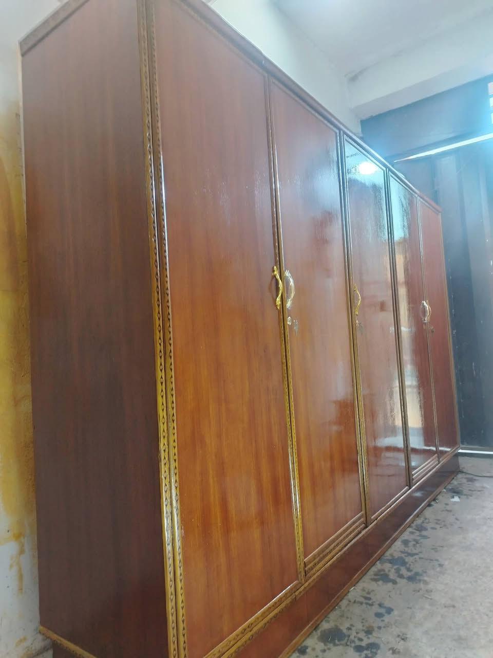 السلام عليكم كنتور ابو الخمسة صاج مصبوغ وملمع كامل قفالة يدات جدد بالواقع احلى من الصورة السعر ٢٠٠ قفل موجود توصيل مكاني الشعلة ***********
