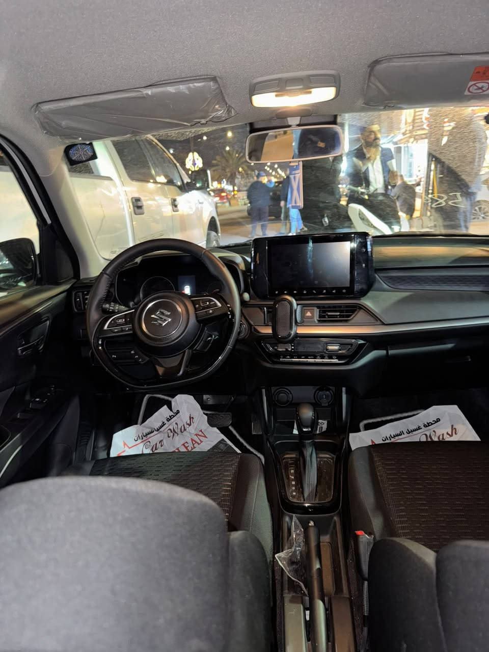 السلام عليكم من رخصت الادمن سازوكي ستلام شركه حره ماشيه ٢٥٠٠ يعني اخت الزيرو والله ما اعرف كلشي بيها عارضها ١٣٥ ورقه  ابيع اروس حسب القناعه السياره جديده للاستفسار هذا رقمي ***********
