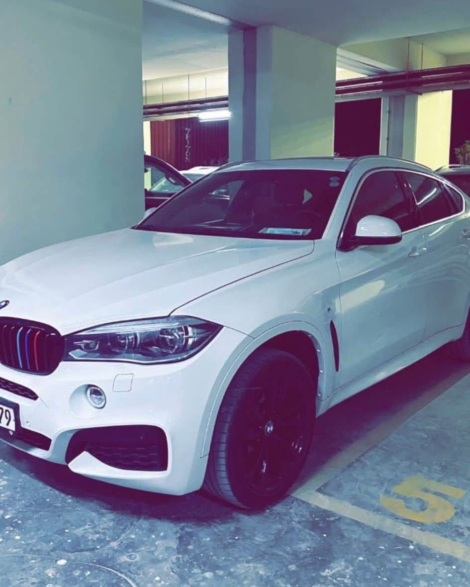 السلام عليكم للبيع BMW x6 2015 خليجي عروش
‏ماشيه 150 سيارة مواصفات Mبكج فول 
‏ 6n55 سلندر محرك كير مكفول برغي مامفتوح 
‏رقم اربيل بأسمي بيه قطعتين ونص صبغ بدون ضربة اثر شخط 
‏المواصفات
‏رادارات 
‏شاشات خلفيه بلاديه 
‏بردات بلادي
‏بصمات 2
‏صالنصه رياضي بلاد
‏شفتات ستيرن
‏وبعد هواي مواصفات معروفه 
‏السعر 245 وبيه مجال مكاني كربلاء المقدسة
‏للتواصل ***********
‏
