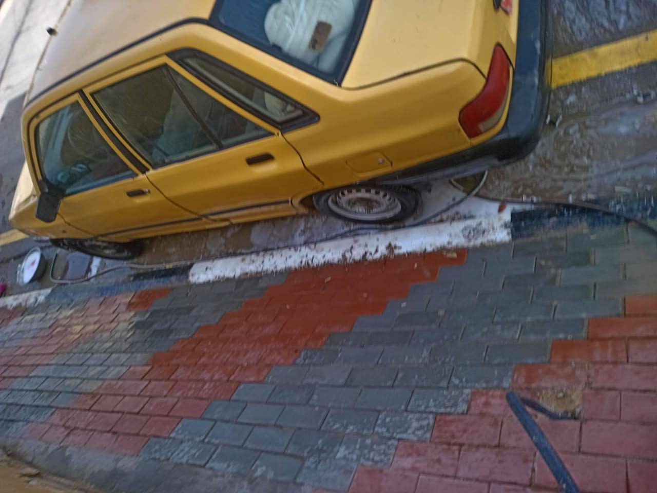 موديل 12 رقم بغداد بيها خيط بخار سياره شغاله وجاهزه تخم تاير حداديه كهربائيات كلها شغاله دوشمه السعر قفل من الاخير وبدون اي تعامل 10 اوراق المكان كربلاء طويريج***********
