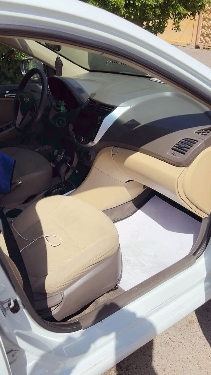 للبيع اكسنت خليجي 2015 لون ابيضّ مواصفات الفول عده البصمه + بيه طخه ب الجاملخ جهه العبري على كد شبر بارد وبعدني مامعمره السياره خير من الله وجاهزه و ما ناقصه شي + رقمه بغداد ب اسمي 
السعر : 105 وبيه مجال بسيط 
الرقم : ***********
