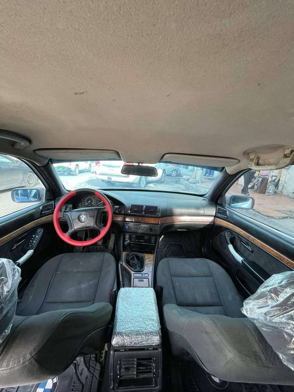 BMWسەقەر مۆدێڵ 2000 
گێڕ عادی 525 دەبڵ دیجی تاڵ مەکینەو گێڕ بەشەرتی 1000 وەستا نەکراوەتۆ لۆک لۆکە قوەتی خەیاڵی هەیە 4 تایەی لۆک تەبرید ساردو گەرم بێ جاڵو شوخت تازە حیزام بۆیاخم کردووە بۆ جوانی بێ دەعوو لێ دراو شانو سەقفی بۆ یاخی نییە کۆدی ئاسایشی هەیە بێ موشکیلەیە سەیارەکە لۆک لۆکە هی دەستیخۆمانە  گۆڕینۆ ناکەم بێویستم بە پارەیە 
0750 1671192  سەید سادق 49 گەڵاو مەجال السليمانية, العراق
