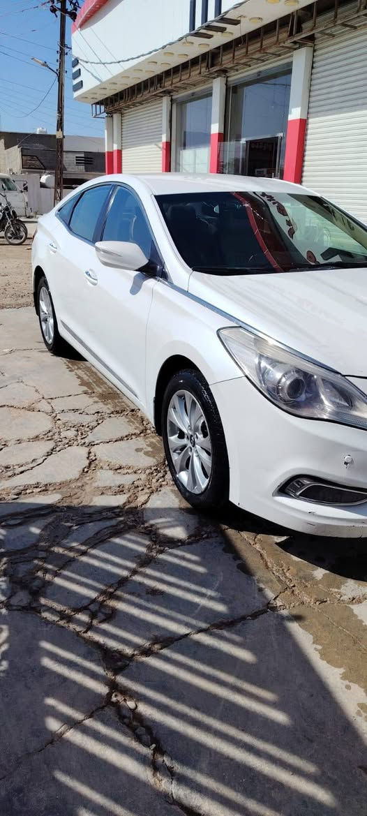 سلام عليكم للبيع هونداي ازيره 2015  خليجي 
رقم اربيل بسمي تحويل ثاني يوم 
مكينه 6 سلندر 3000 المرغوب  مكينه كير مكفولات 
تبريد تدفئه كامل السيارة نص فول 
بيه بس باب مصبوغ السونار مرفوق بل منشور 
تخم تاير جديد صدر خلفي امامي جديد 

السعر 135. وبيه مجال 
المكان ديالى الخاص سراجق  
***********
