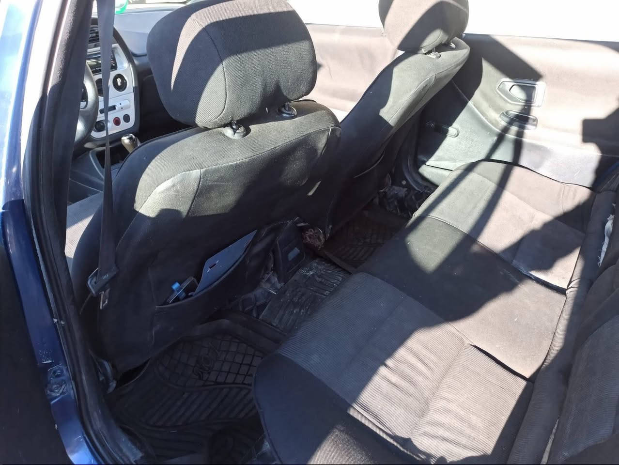 السلام عليكم بيجو 306 للبيع
محرك لا صرف ولا نفخ 
طخم جديد تايرات جدد شديتهم 
كهربائياتها شغاله تبريد تدفئه 
*********** سعر 38
