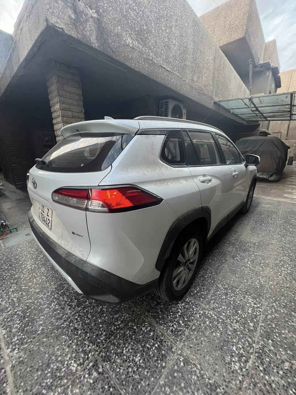 الحلال كورلا كروس 2025  وارد صين زيرو زيرو مماشيه سياره بعده زيرو  السياره بحالة الوكالة.
فول المواصفات:
• فتحة سقف +حمالات
• داخلية جلد احمر +اسود 
• بصمة تشغيل + دخول ذكي 
• لايت LED أمامي وخلفي  +بروجكتر زينون
• قيادة ذاتية (مساعد قيادة) 
• كاميرا خلفية 
• أوتو هولد + إلكتروني بريك 
• تبريد أمامي قطعتين 
• ويلات كروم قياس 17 
• مكاني بغداد سيديه 
 واي استفسار  هاذ رقمي بيه واتساب.
***********
