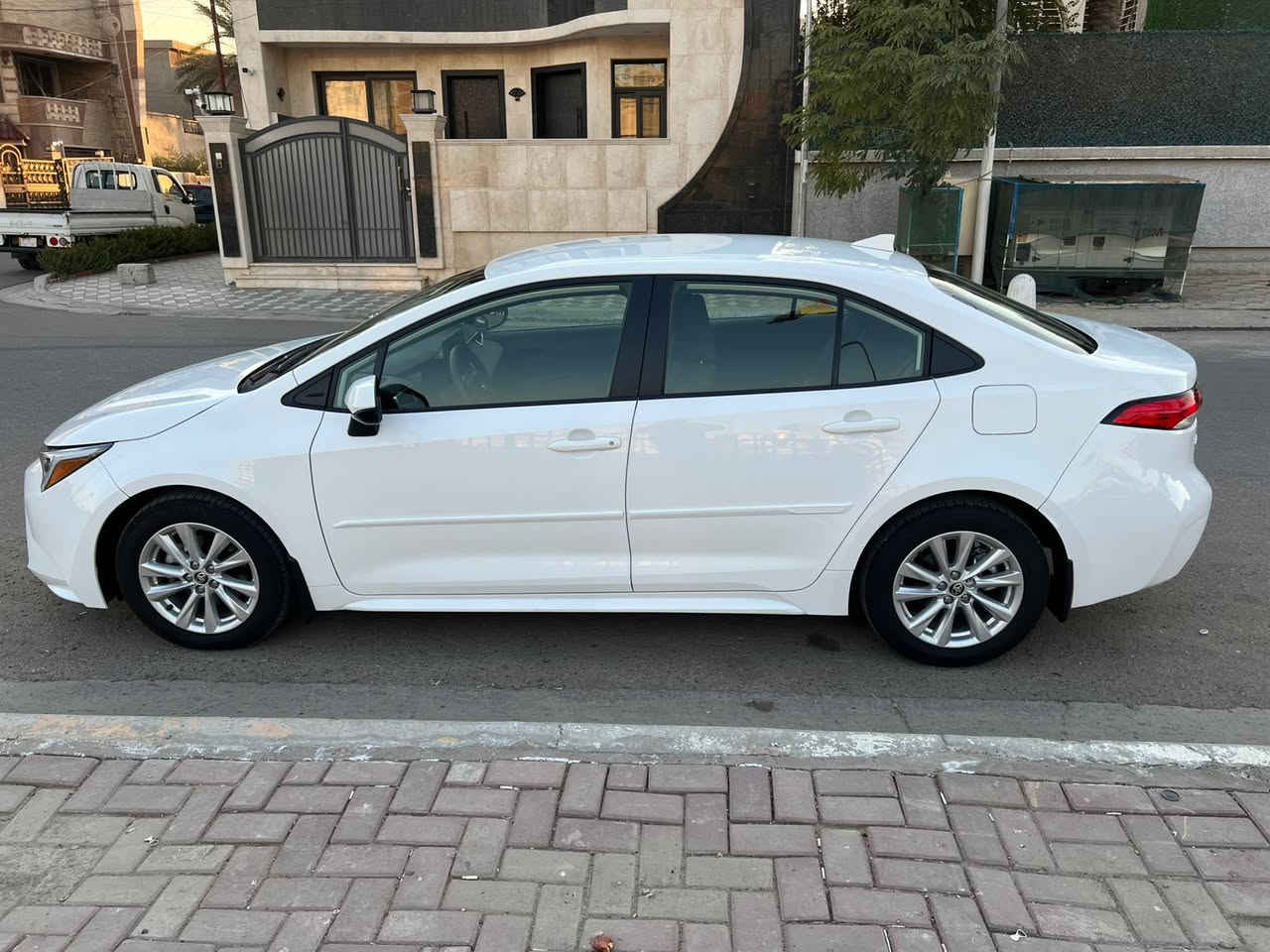 2025 Toyota Corolla LE هايبرد
كورلا 2025 هايبرد مرقم بغداد باسمي لون ابيض وارد امريكي بدون ايرباك
حادث صندوك وشويه وخشم الجاملغ موضح بصور
عداد: 5000 الف ميل
🟪🟪 ســعــر💲علق / الرد تلقائي يوصلك فورا💲 ::
مكينه ١٨٠٠ المرغوب
المواصفات: 
بصمه
داخل لونين
ويل 17 كروم
4 جام اوتو
اشاير بالمري
لدات نهارية امامية
لدات لايت
لايتات زينون
سايد بريك دكمة + اوتو هولد بريك ذاتي عند التوقف
رادار امامي بريك ذاتي + قيادة تحديد مسار
رادارات جانبية نقط عمياء
رادارت خلفية تنبيه عبور 
شاشة كبيرة
كاميرا خلفية دوارة 
اندرويد اوتو + كار بلي نفيكيشن واير لس
تحكمات ستيرن
مثبت سرعة
سياره جديده وبحاله الوكاله ولا كلوب مشتغل بدشبول 
cfEuVncdXXvaoGITao
بغداد شارع فلسطين

***********
