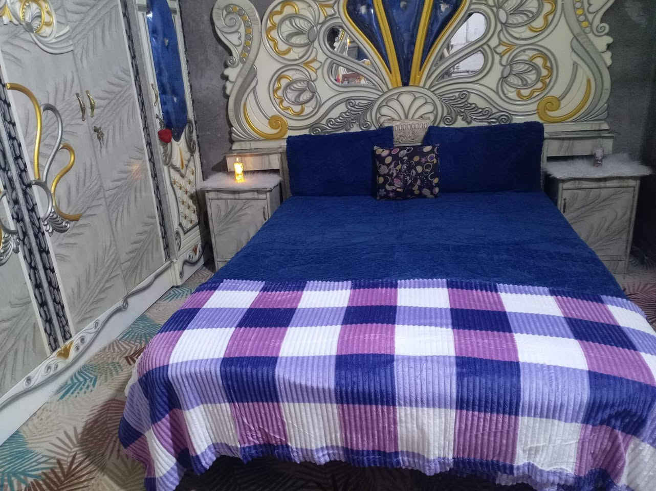 للبيع: غرفة نوم فخمة (نظافة 90%)
الغرفة: 6 أبواب ، دوشمة ملكية، ميز تواليت كامل.
الحالة: الغرفة كلش نظيفة، خشبها قوي وجاهزة للشد.
السعر: ٥٠٠ (وبيها مجال للشراي).
المكان:نعمانيه


**إذا كنت صاحب هذا الإعلان وتريد حذفه لأي سبب، رجاءا أرسل رسالة إلى الدعم الفني**