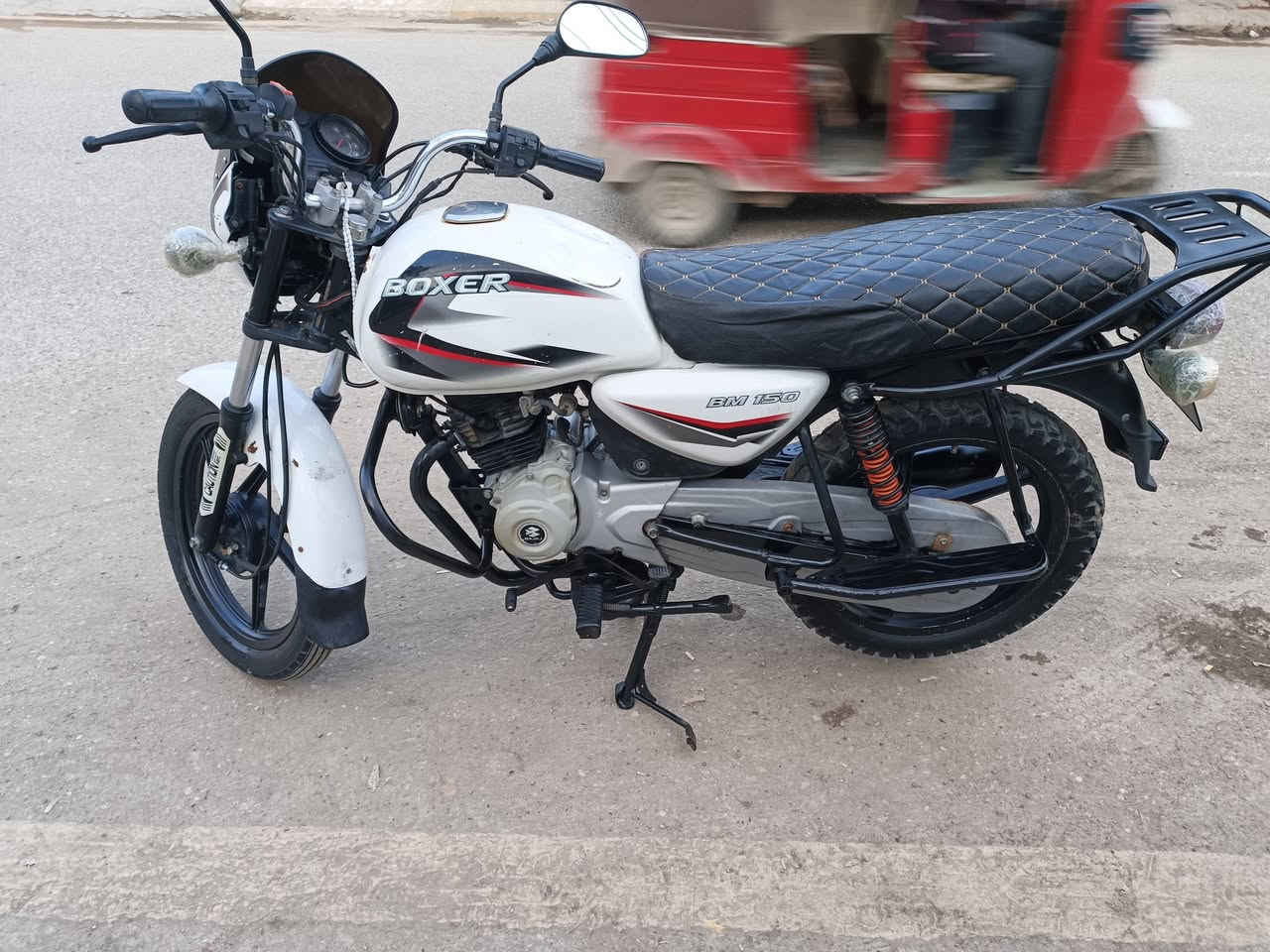 سلام عليكم دراجه بوكسر موديل 2019للبيع السعر 950بيها مجال اوراق اصولي دراجه نضيفه مكان ديالى بعقوبه بهرز رقم استفسار ***********
