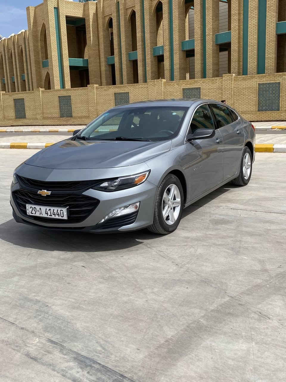 ماليبو موديل 2023 ((بيع او مراوس))
ماشية 50 ميل 
السيارة كلة دهن اصلي لوكاس وبانزين محسن 
مواصفات السيارة
.تحديد مسار
.تنبيه ذاتي
.رادار امامي
.اطفاء ذاتي 
.تحكم ستيرن 
.كامرة وشاشة كار بلي بلادية 
.ارضية مغلفة جلد 
.تخم تاير جديد 
.شباك لون اسود بدون صبغ
.دسكات جدد ع وضع البلاد
.ماء راديتر جديد اصلي الزيتي 
.حدادية كلها بلاد
.درع جوه المحرك والي جوه الدعامية

حادث موضح بدون دواخل
فقط تبديل راديتر تبريد وموجود البلادي القديم   
اني مدخلهة بااسمي السيارة و بسمي السنوية وهزة جديدة رقم واسط الدولي الجديد.
***********
