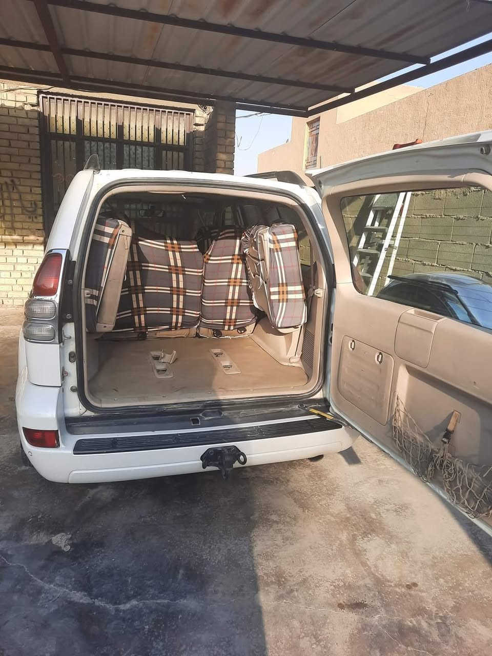 السلام عليكم برادو خليجي فول مواصفات محرك 6 سلندر كشنات جلد كهرباء فتحه داخل بيج صاج تبريد ثلاث قطع شاشه حساسات تخم تاير جديد صدر امامي خلفي جديد السيارة موديل 2008 رقم بغداد  السيارة مكفوله بدون صبغ وبارد  مكاني بغداد  زيونه هاتف ***********
