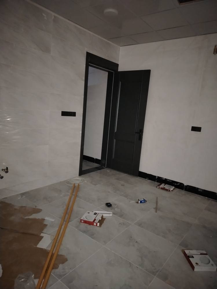 دار للايجار طابق الثاني صفر مامسكون 
مساحه 100م
يحتوي على غرفه نوم مع استقبال مطبخ صحيات وبيتونه كبيره وسطح
سعر 225الف ماء وكهرباء على صاحب الدار
عنوان كركوك حي العسكري قرب جامع المعراج
*********** علي
*********** ابو مصطفى يايجلي كركوك, العراق
