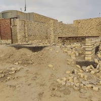 للبيع بيت هيكل المكان حي منصور ع قريب علشارع العام المساحه 1000 متر 3 ...