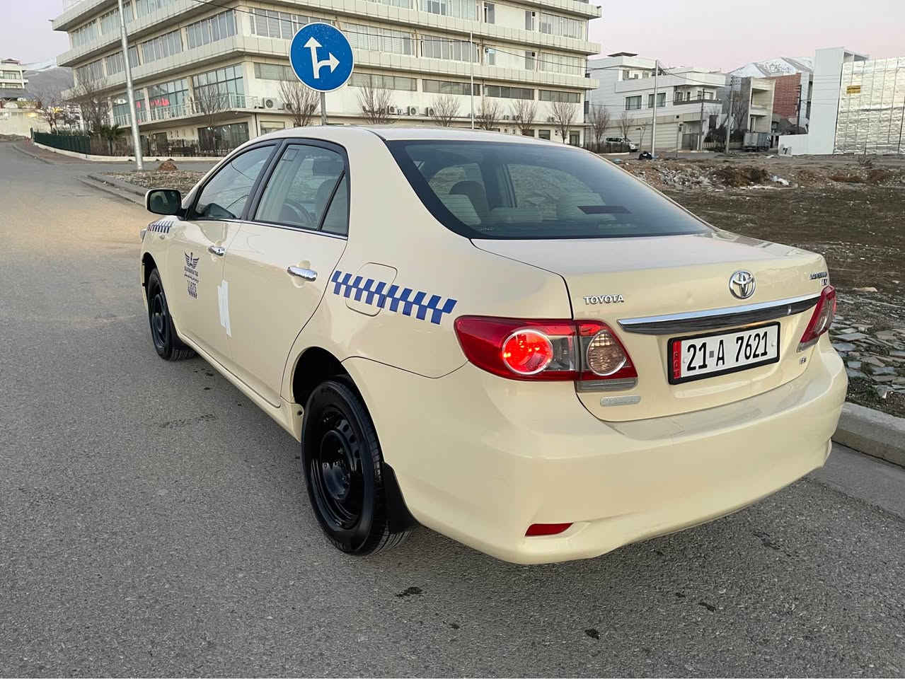 بسم الرحمن الرحيم 
كرؤلا بيلاد ته كسى ٢٠١١
بى بؤياخ 
گيرو مه كينه و كلاج و عه ينه هه مووى تازه 
سه نه وى تازه يه 
هه موو گيانى به شه رت 
٢٥٠ مه سره فى نيه 
***********
سعرى ١٤٥ گه لا و كه ميك معامه له يه السليمانية, العراق
