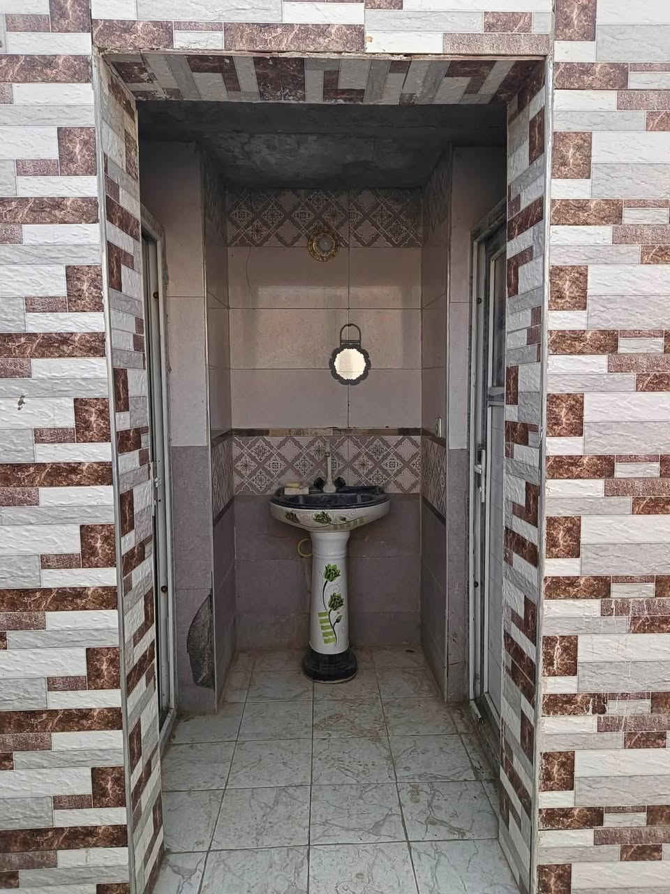 سلأم عليگم ورحمة
دأر للبـيـع* طــــأبــو صــــرف
🏘 ألمسـأحـة 105.. 
تـتـگون 📍مـن 
غــرفـة وصــألـة وبــيـهـأأ گـرآچ ومطـبـخ وصـحـيـأت //ألـعـنـوأن ألــــديـوأنـيــة!
حــي ألـعــسـگـري ألثـأنـي // شــأرع 60
فـرع ألـعـدسـة الذهـبيــة مـصـور ¶ 
گـل ألـخـدمــأأت مـتـوفـرة قريبأأ ع شـآرع جـدأ


**إذا كنت صاحب هذا الإعلان وتريد حذفه لأي سبب، رجاءا أرسل رسالة إلى الدعم الفني**