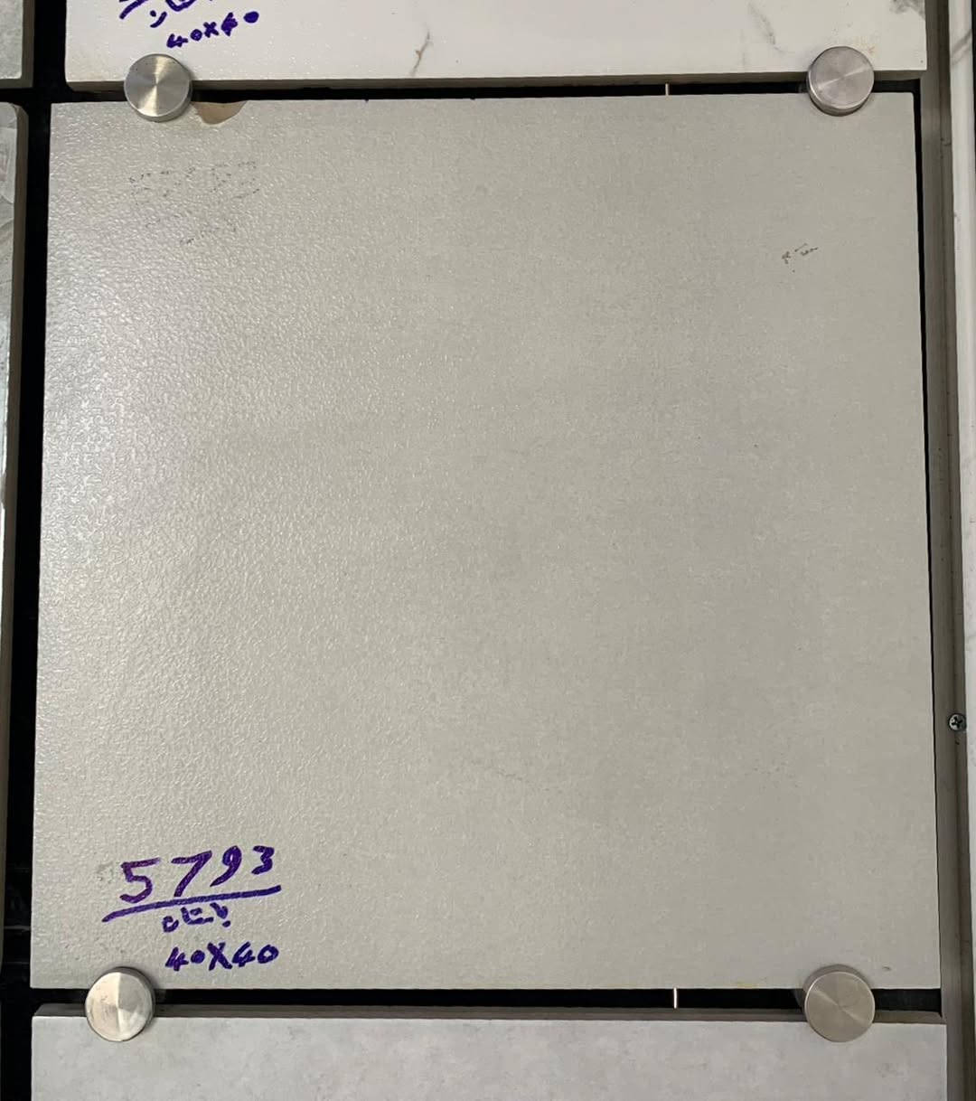 على بركه. الله. 

سيراميك. كراجات 

قياس 40/40

{يتوفر لدينا تجهيز جمله: مفرد }

📍 الموقع:  الفرع. الأول[بغداد /{الدورة /شارع  المصافي مجاور مجمع {كاردن ستي 
الفرع الثاني  هوررجب /قبل مجمع }{البصمه 
📞 للحجز أو الاستفسار: [***********]
{***********}
🚚 تتوفر خدمة التوصيل  داخل بغداد وكافه المحافضات
