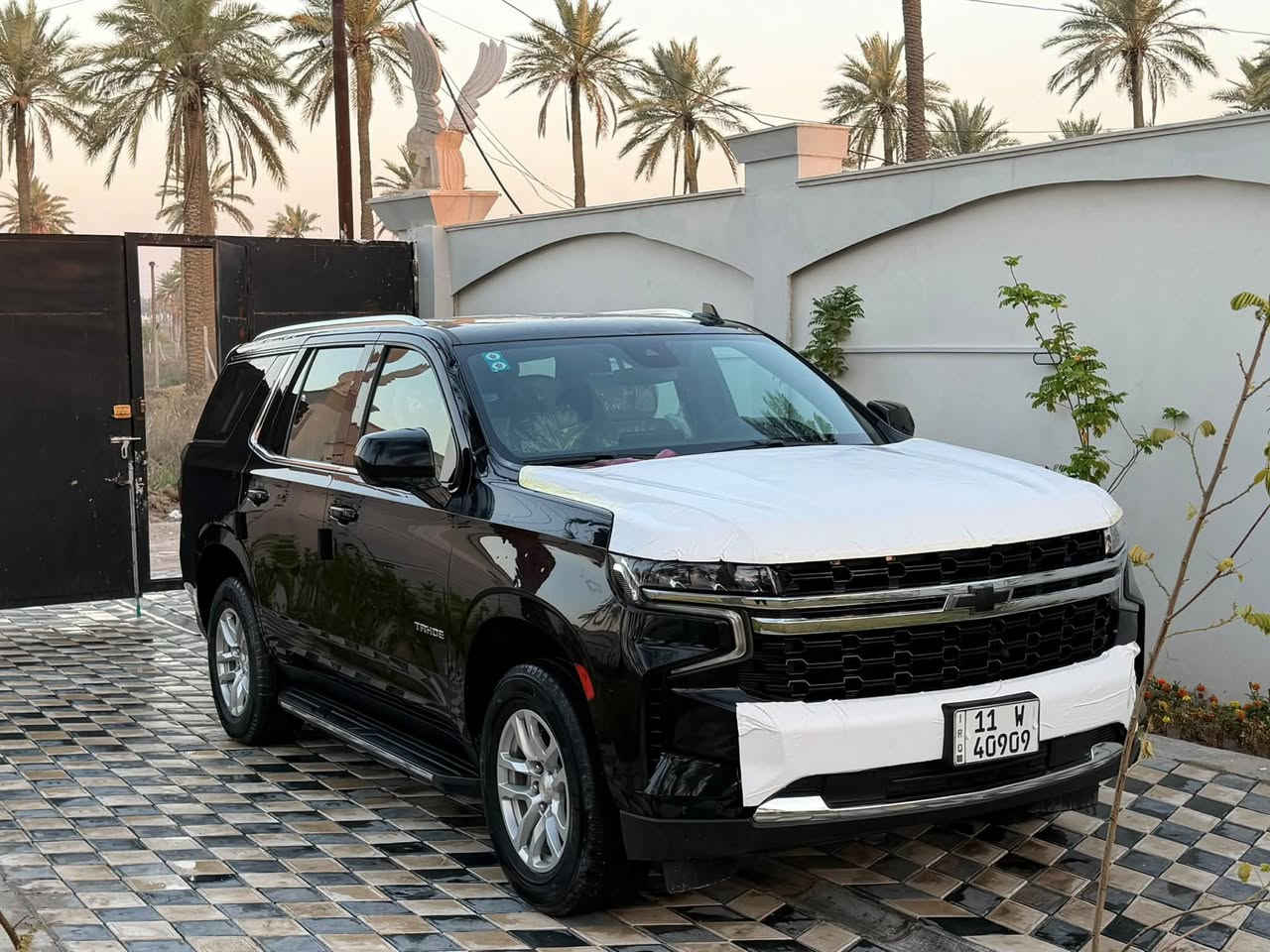 السلام عليكم

للبيع تاهو موديل 2024
الفئه LS
ماشية27ألف كم 
وارد خليجي وكاله منصور 
علامة ضوء القمر
دعامية برايمر
مواصفات 
.رادار امامي خلفي 
ثلاجة
.حساسات امامي خلفي 
.مانع تصادم 
.تحديد مسار 
.رادار جانبيه 
.كامره خلفيه دواره 
.ثلاث قطع تبريد 
.سايد بريك دكمه 
.تحكمات ستيرن 
.كراسي كهرباء 
.لد نهاري 
.عالي ناصي
.زنون اصلي 
.تشغيل عن بعد 
رقم سياره بغداد الجديد 

السيارة كفالة عامة من الحادث والصبغ والبارد فقط بيها حالوب قمارة وبنيد 
السعر 410وبيها مجال بسيط 
مكان سياره بغداد حي اور 
***********
