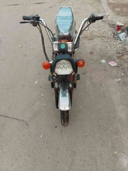 السلام عليكم دراجه شحن هارلي جديده مثل ما موضح كدامك بصور بطاريات ما مستخدمه  موديل 25 كلشي شغال مكاني بغداد السعر 350 بيهه مجال  ***********
