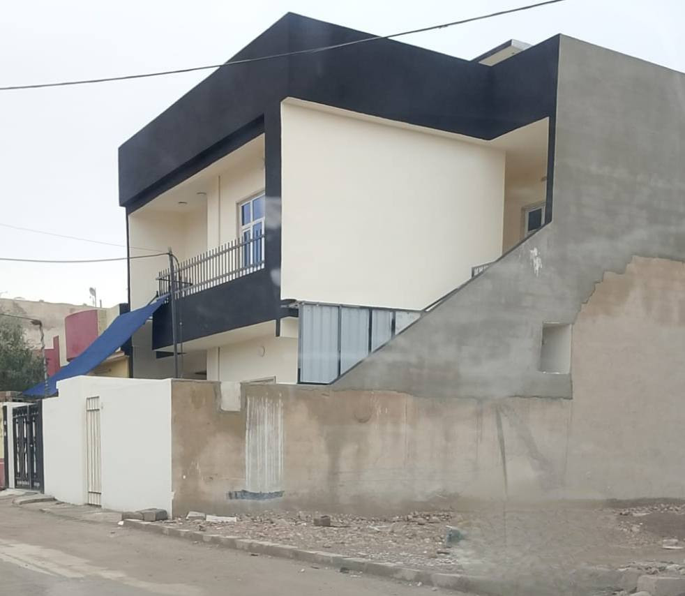 بيت طابقين 
بناء حديث ✅ 
الموقع مجمع الانصار 
مساحة 200م
واجهة 10
***********
***********
