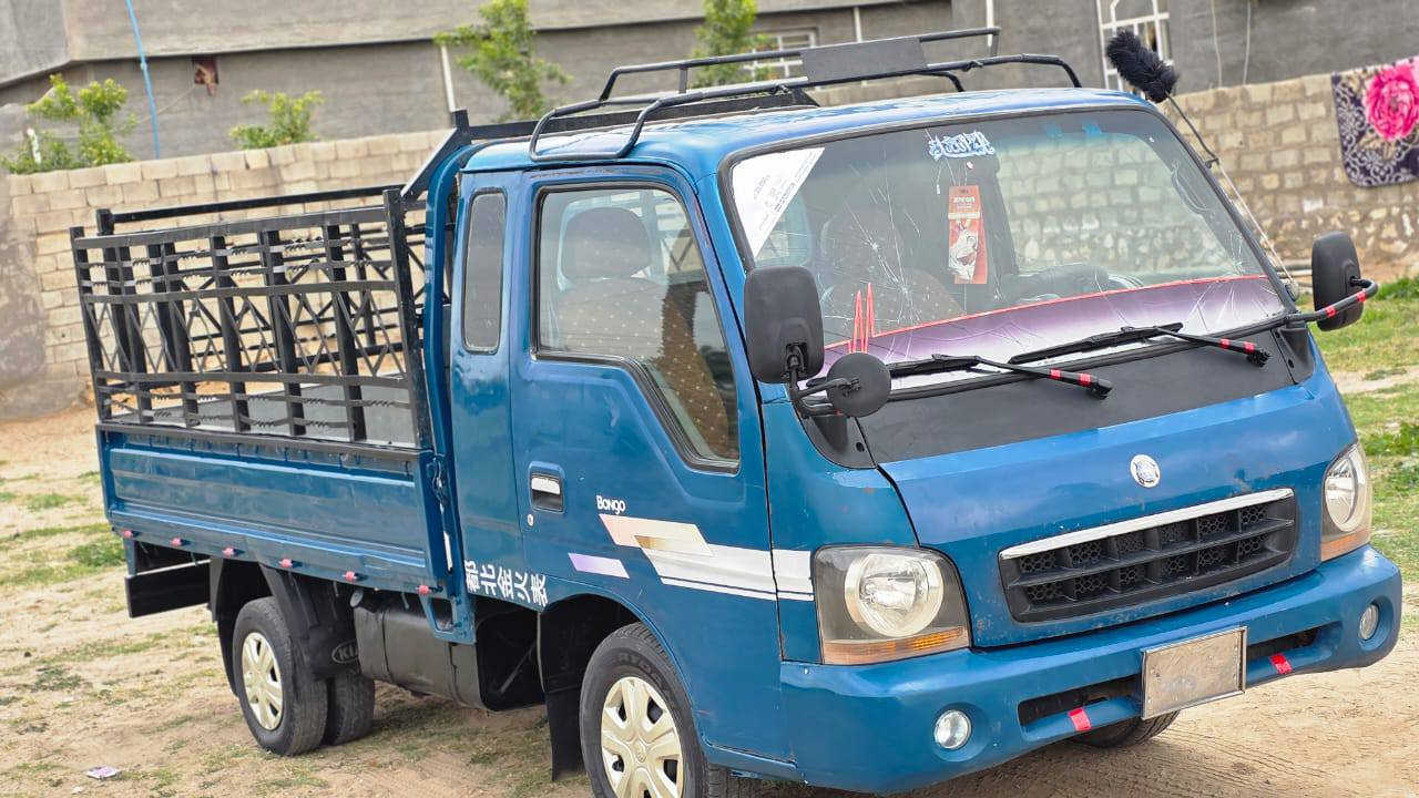 كيه ام عيون موديل  2001. حديد بدون رقم تكفل سرقه وعشاره محرك كير صدر كهربايات تخم  تاير كله جديد سياره مال جناي متعوب عليه جهزه من كلشي عل بلاد كله شقاله جهزه حله من صوره مال جناي متعوب عليه 7 جنكال دوشمه جديده محجل قلاف كله جهزه سعر 40 وبيه مجال بسيط مكاني رمادي خالديه ***********
