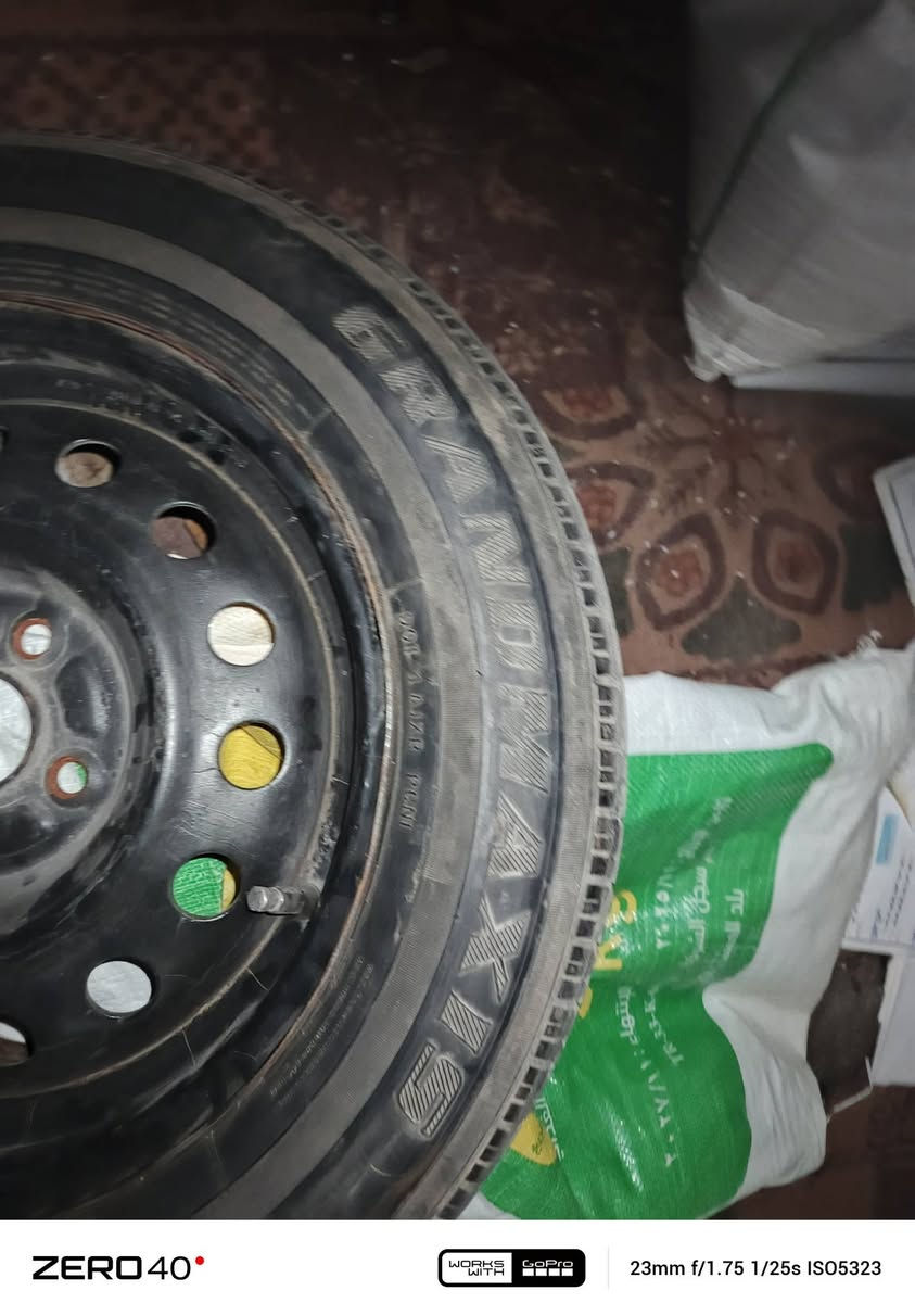 سلام عليكم تاير للبيع هوه والويل المكان الناصريه السعر 40 وبي مجال ***********
