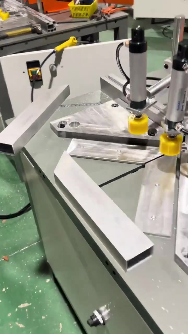 Aluminum cutting machine with 45-degree and 90-degree cutting capabilities #Aluminum furniture, wardrobe, wine cabinet, and kitchen cabinet cutting #Aluminum door and window cutting #Aluminum profile cutting #Aluminum metal material cutting


**إذا كنت صاحب هذا الإعلان وتريد حذفه لأي سبب، رجاءا أرسل رسالة إلى الدعم الفني**