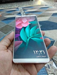 هواوي ميت 10 برو الجهاز نظيف كلش مثل الجديد، ما بي أي عيب الأداء سريع ...