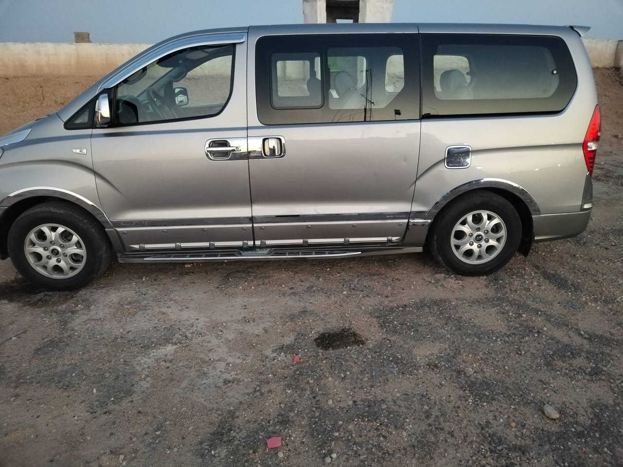 السلام عليكم مجول ١٥ مكفولة ما عندة باب السلايت مرشوش بكورية بسمي شخصين سنوية ل ٢٨ مصغرة من كلشي تحويل شوكت مايعجبك السعر 215 وبيهة مجال***********
