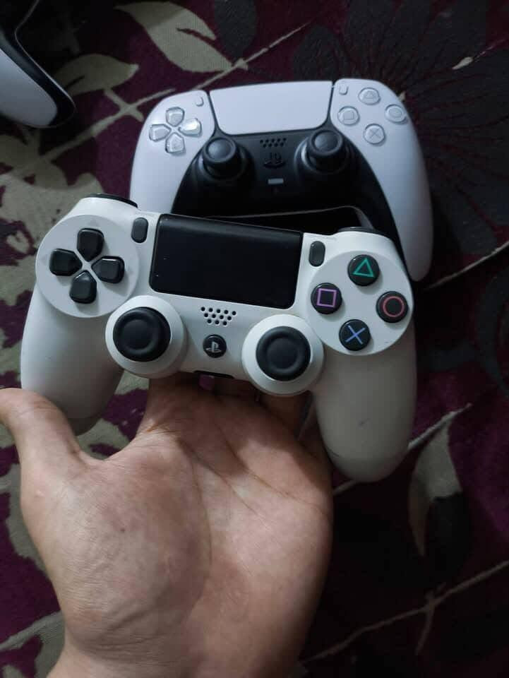 للبيع يد PS5 أصلية + يد PS4 أصلية
يد PS5 أصلية ومركب عليها Analog مغناطيسي (Hall Effect) يعني انسى الدرفت 
يد PS4 أصلية ونظيفة هم
الثنين نضيفات و بحالة ممتازة وشغالات 100%.
السعر 125 الف
الموقع: بغداد - الأمين الثانية.
رقمي: 0770329044


**إذا كنت صاحب هذا الإعلان وتريد حذفه لأي سبب، رجاءا أرسل رسالة إلى الدعم الفني**