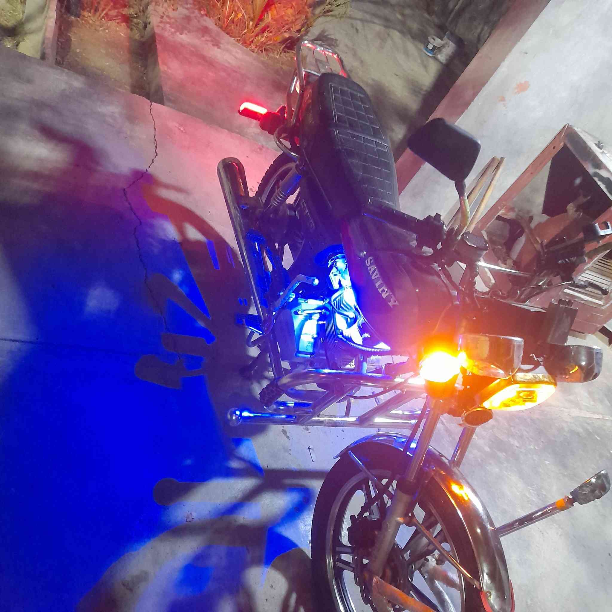 دراجه ايراني للبيع مكينه او كير مكفولات تخم تاير جديد كله شغال  فلاش سماعات موديل ٢١ ع وضع الشركه الدراجه مال جناي ترايك ١٢٠ بريك امامي خلفي مكينه ١٥٠ السعر ٦٥٠ المو شراي لا يتعبني ولا يعامل او كلشي موجود بل سوك الستفسار ***********
