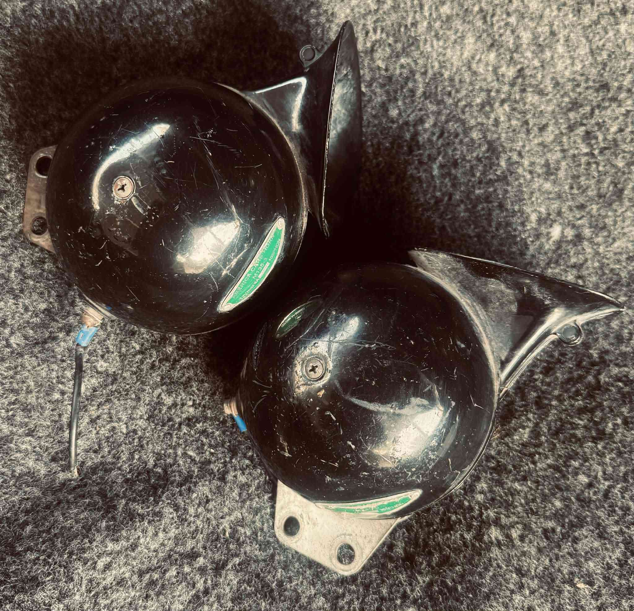 هورن امريكي أصلي للبيع ، السعر / ٢٢٥ الف
ما اعرف بيهن مكلف بالنشر ، صوته عالي كلش طاط بوش يوگن و مكاني بغداد 

للإتصال / *********** ☎️
-------------------------
