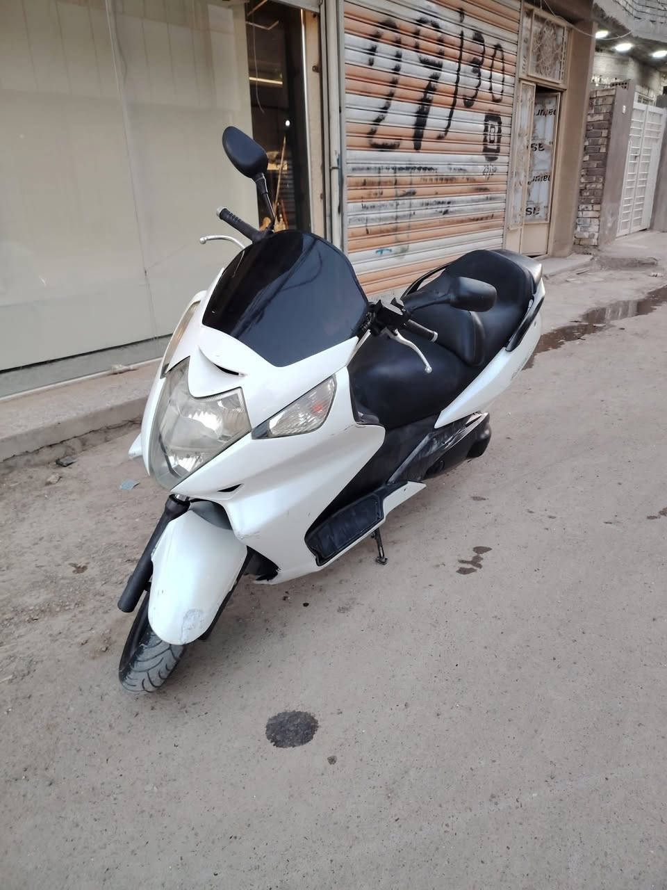 سلام عليكم سلفر ونج 600 للبيع مكينة وكهربائيات مكفولة برغي ممفتوح بيهة دهن اصلي وبانزين محسن دراجة فقط البجم وترايش تعبانة سعرهة 14 وبيهة مجال ***********
