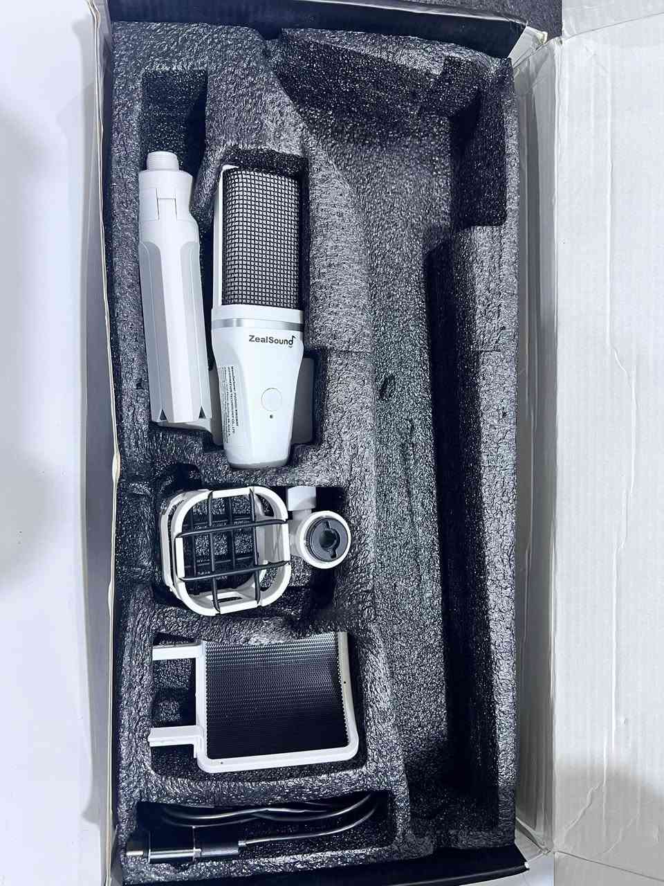 مايك احترافي للبيع قيم سعره وبالعافيه عليك اصلي مال أمزون كامل كل ملحقاته
***********
