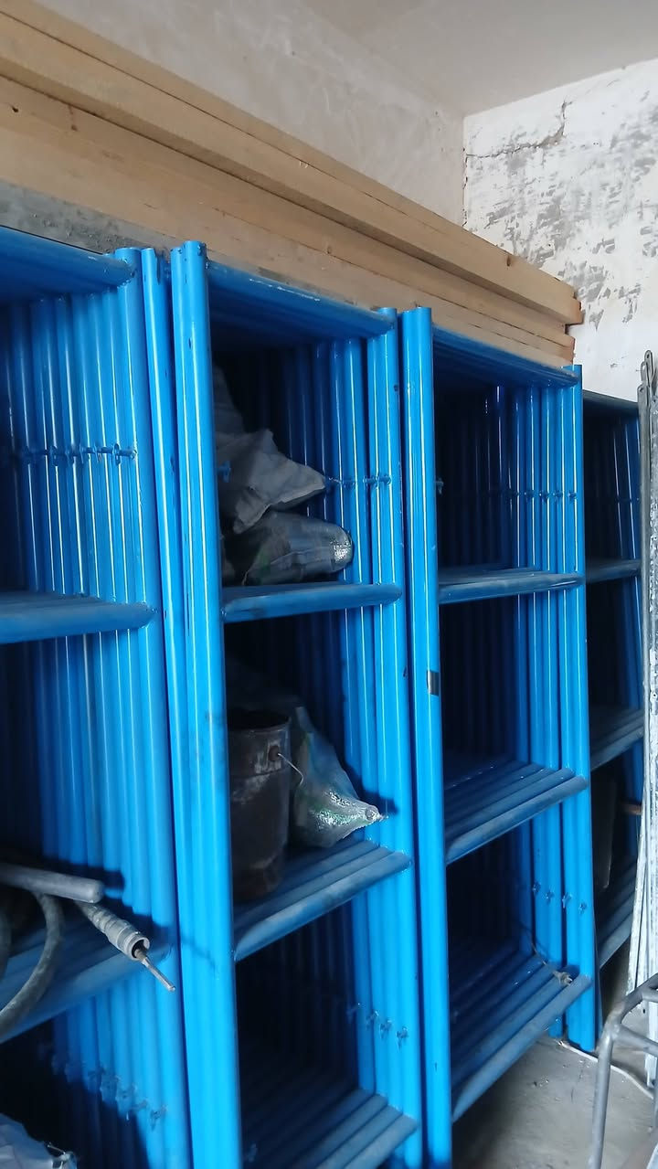 يتوفر قفاصه للبيع جديد
٦٠ ×٢سم حديد ثقيل عراقي 
٨٠ ×٢ سم حديد ثقيل 
٩٠×٣ سم حديد ثقيل 
١٢٠ ×٢سم حديد ثقيل 
٩٠ ×٣ متر ارتفاع حديد ثقيل 
يتوفر دراب خشب روووسي ٤ متر 
وبانسب الأسعار 
العنوان / كربلاء / الأمن الداخلي 
تليفون ***********
***********
