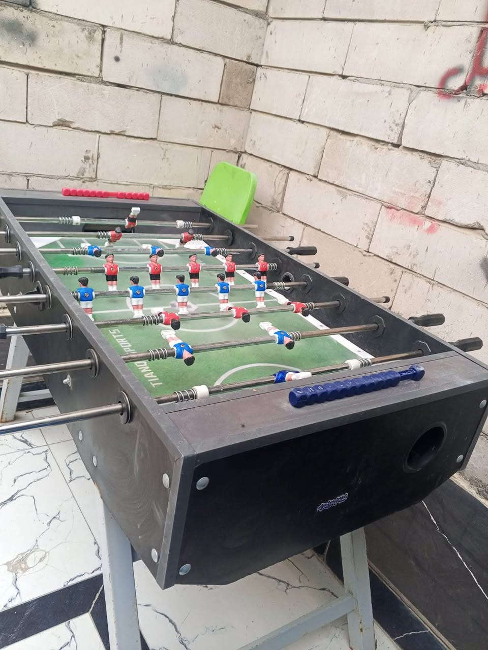 فيشة ميز بيبي فوت (baby foot)

"مال ونسة وكسر روتين ميز بيبي فوت (فيشة) خشب حجم جبير وثقيل، مو من هذا الخفيف اليتحرك باللعب!" 
النظافة: الميز أخو الجديد ونظيف كلش (مثل ما مبين بالصور )الحديد ماله قوي والمساند واللعابة كلها كاملة ومابيها أي نقص أو كسر.
الملحقات: العدادات شغالـة والكرات موجودة، يعني تاخذه وتلعب بيه فوراً وتونس الأهل والجهال بالبيت، أو تخليه بالمجلس (الديوانية) للجمعات،الجيم ، صالة الالعاب .
المكان: البصرة.
السعر: ١٨٠ وبيه مجال الي يعجبه ويدور غرض نظيف يتفضل خاص ومتواجد شوكت ما تراسلني. البصرة, العراق


**إذا كنت صاحب هذا الإعلان وتريد حذفه لأي سبب، رجاءا أرسل رسالة إلى الدعم الفني**