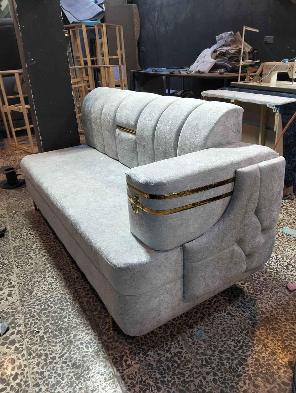 ديوان 7متر فقط من 300الف إلى 350الف كركوك حي الواسطي معمل قنفات التاج ***********
