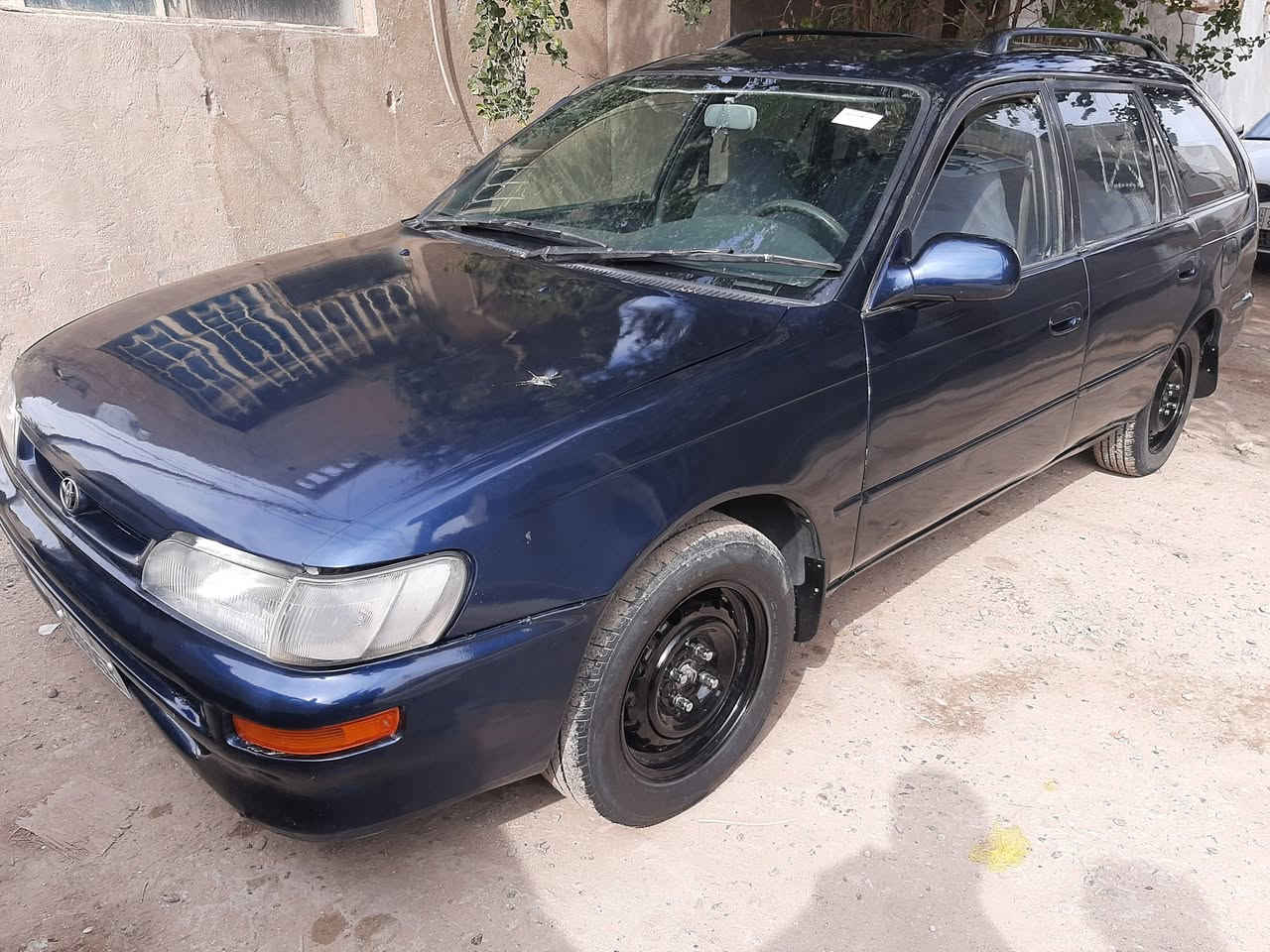 السلام عليكم كورلا موديل 96 مكفوله من الضربه والكصه السياره جاهزه وخير من الله كير مكينه مكفولات دواخل جديده وبل حقيقه احله من الصوره السعر 55  وبيه مجال حك الجيه أي استفسار ***********
