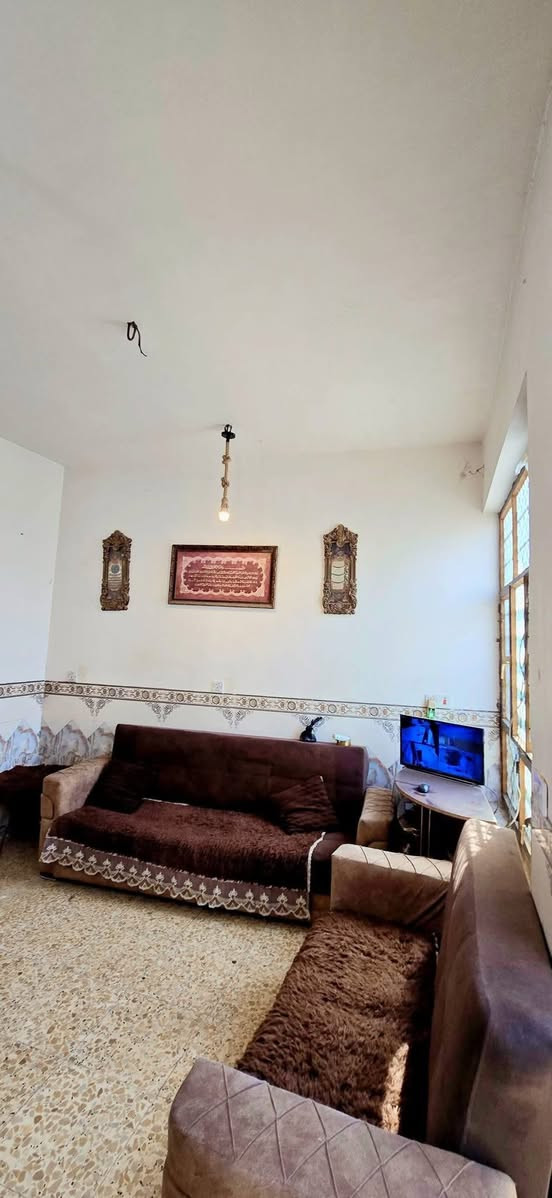 بسم الله 
مشتمل 50 متر طابو ملك صرف سكني 
استثمار او سكن 

الطابق الاول 
استقبال وصاله ومطبخ 
وخدمات وغرفه نوم جوه 

الطابق الثاني 
غرفه نوم. وبيتونه 
وغرفه نوم ثالثه سندويش 

بغداد منطقه الانتصار
  مقابيل مستشفى حماد شهاب 
قبل مرور الحسينية 

معروض حصرا لدى مكتب الموسوي للعقار 
التصنيع بدايه شارع 25 

***********
